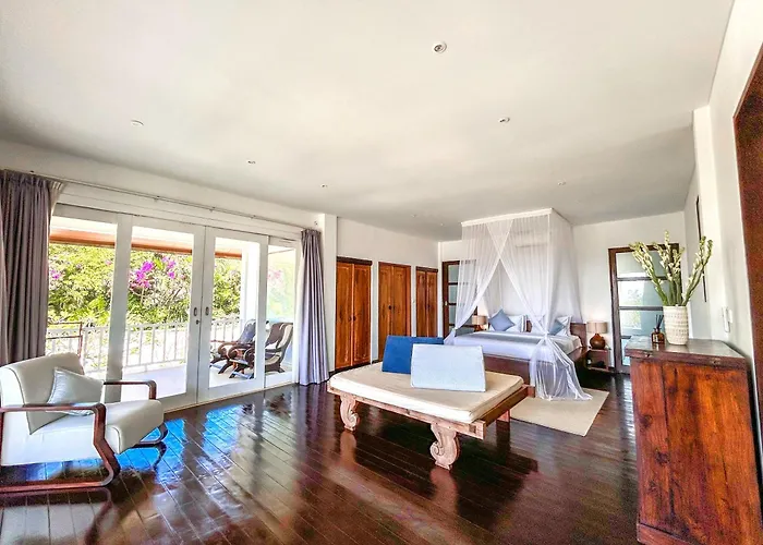 Villa The Backyard Bingin: Private Beach-view Mansion For Events