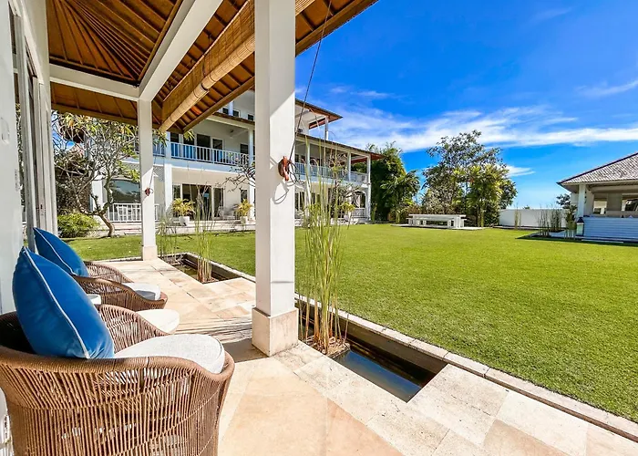Villa The Backyard Bingin: Private Beach-view Mansion For Events *