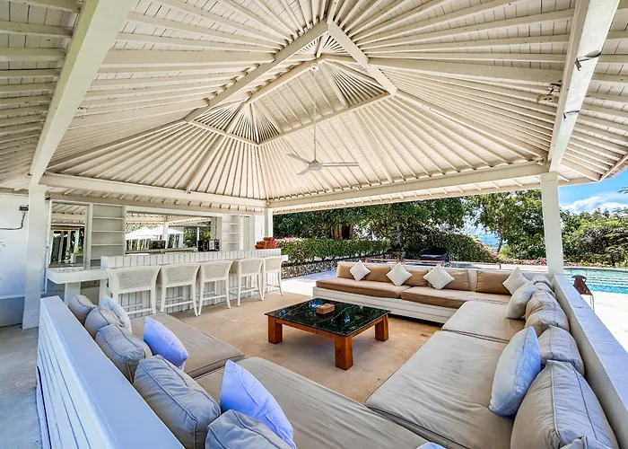 The Backyard Bingin: Private Beach-view Mansion For Events Villa *