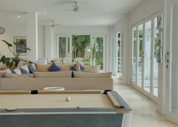 Villa The Backyard Bingin: Private Beach-view Mansion For Events *