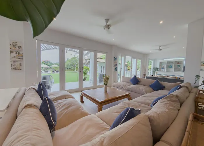 The Backyard Bingin: Private Beach-view Mansion For Events